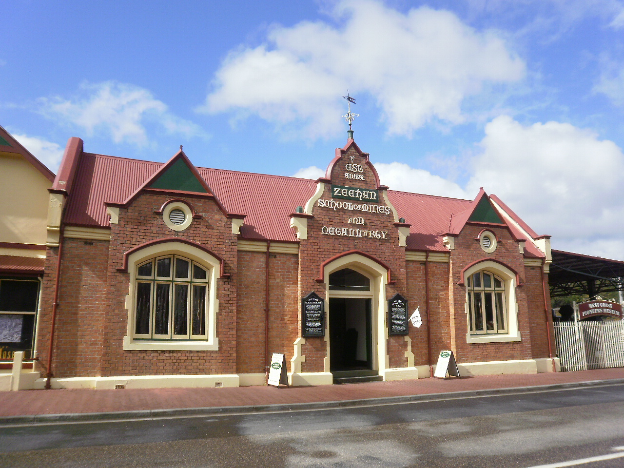 Museum (old minerological school)